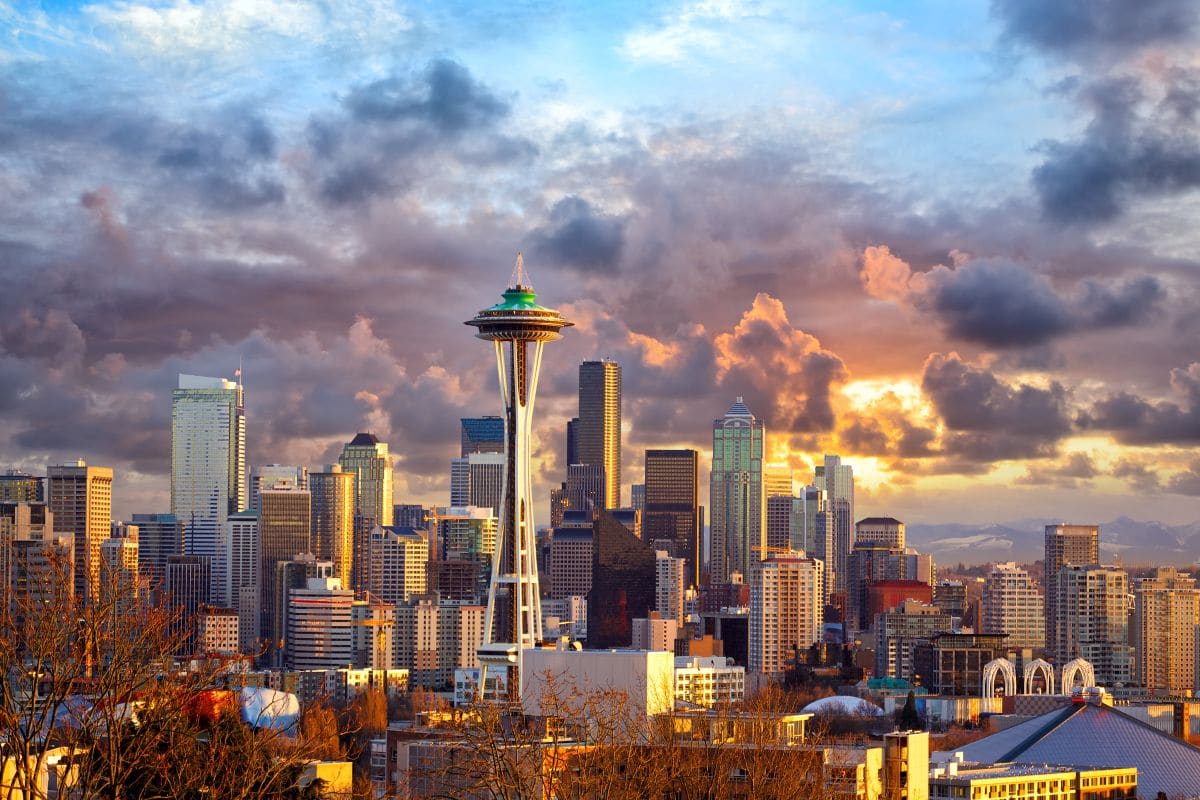 Skyline of Seattle with space needle in the center during sunset