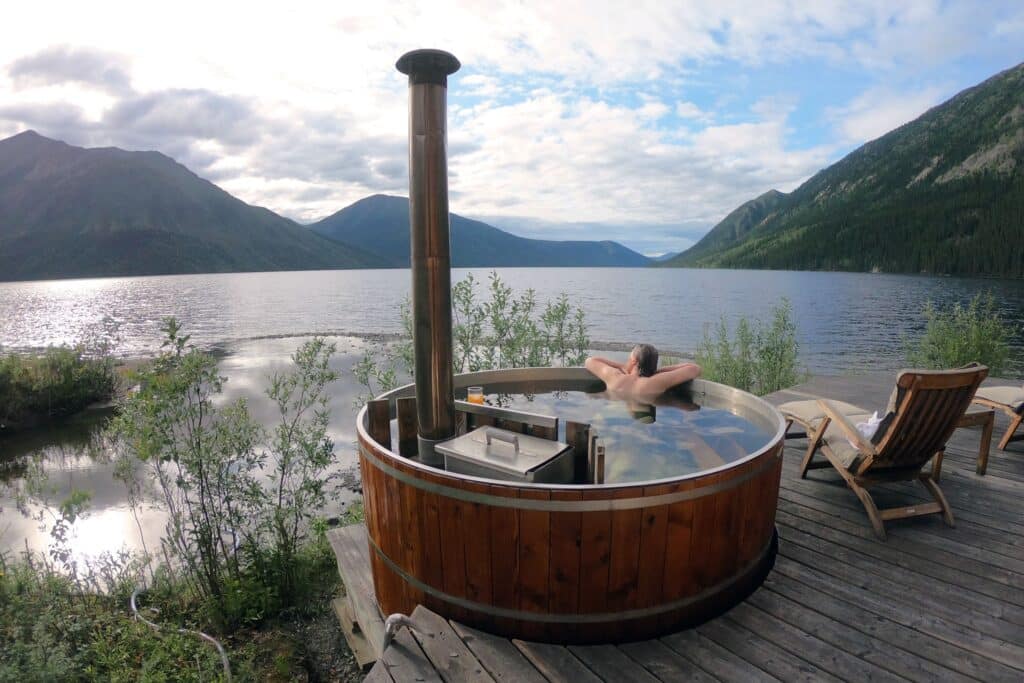Tincup Wilderness Lodge Hot tub by the lake